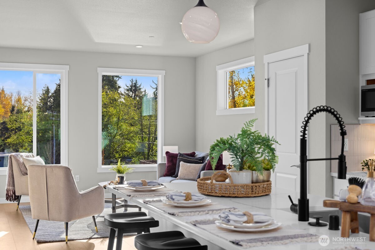 Photographs are for illustrative purposes only. Features, finishes, interior/exterior colors, landscaping and floorplan shown may vary from actual homes built.