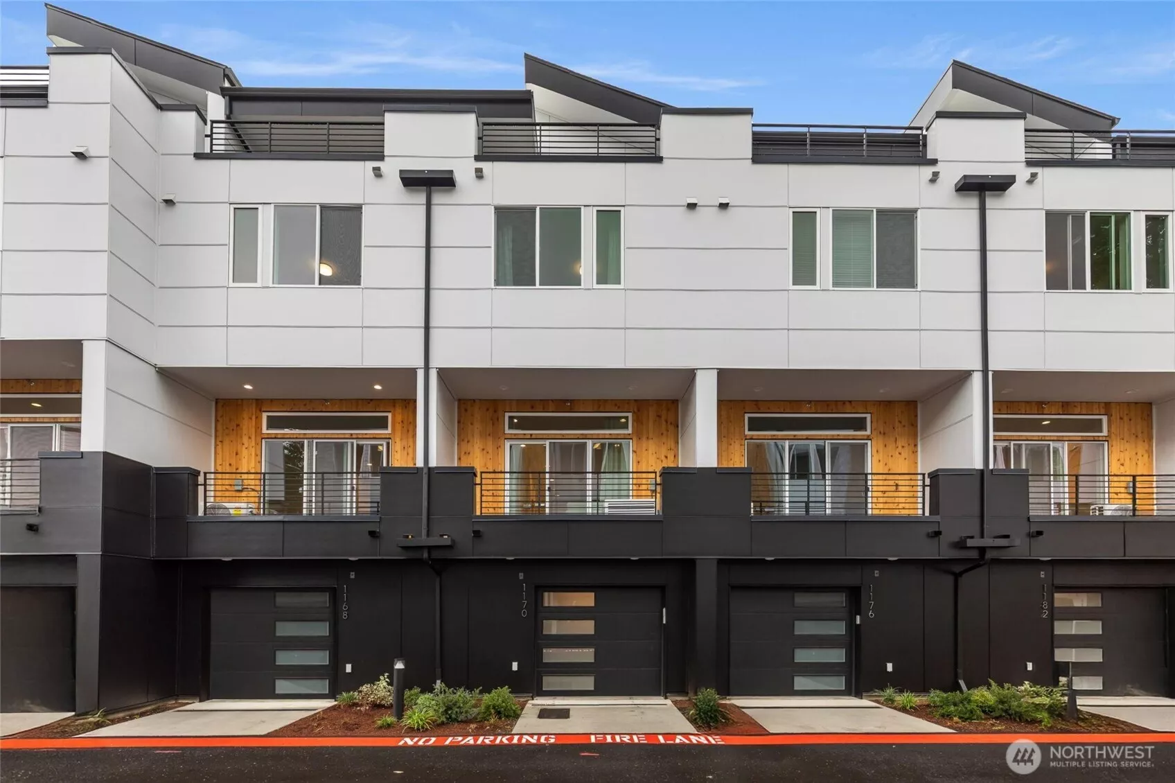 Photos are for illustrative purposes only and may depict a different floor plan or other details.