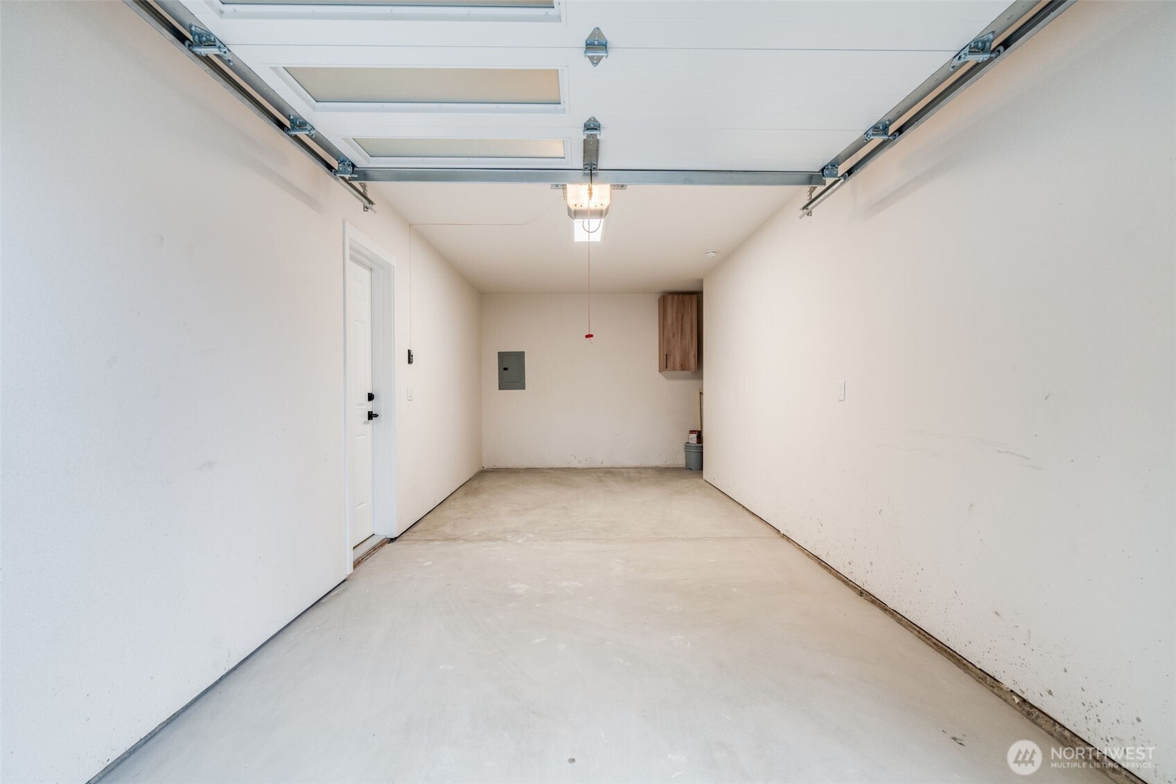 1 car garage with entrance into house