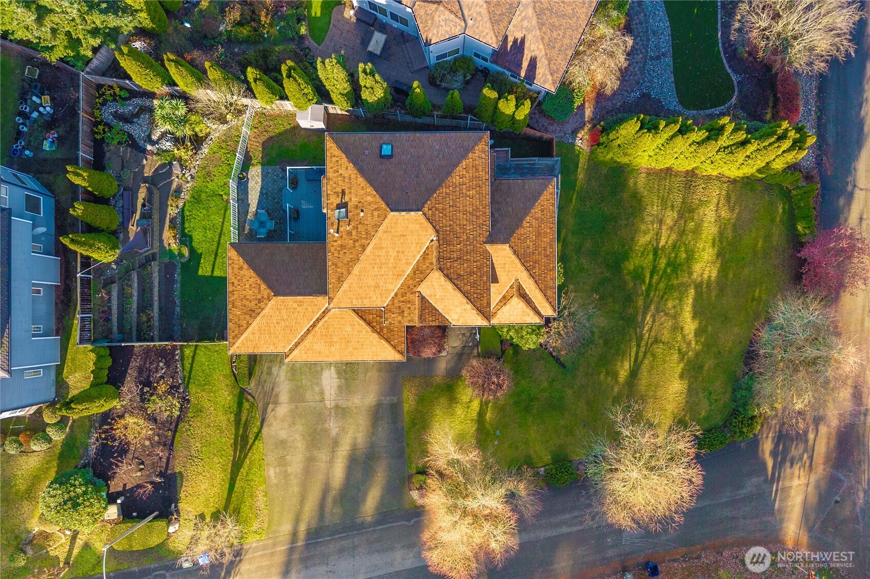 Expansive corner property in the Brown's Point community with high rating schools?