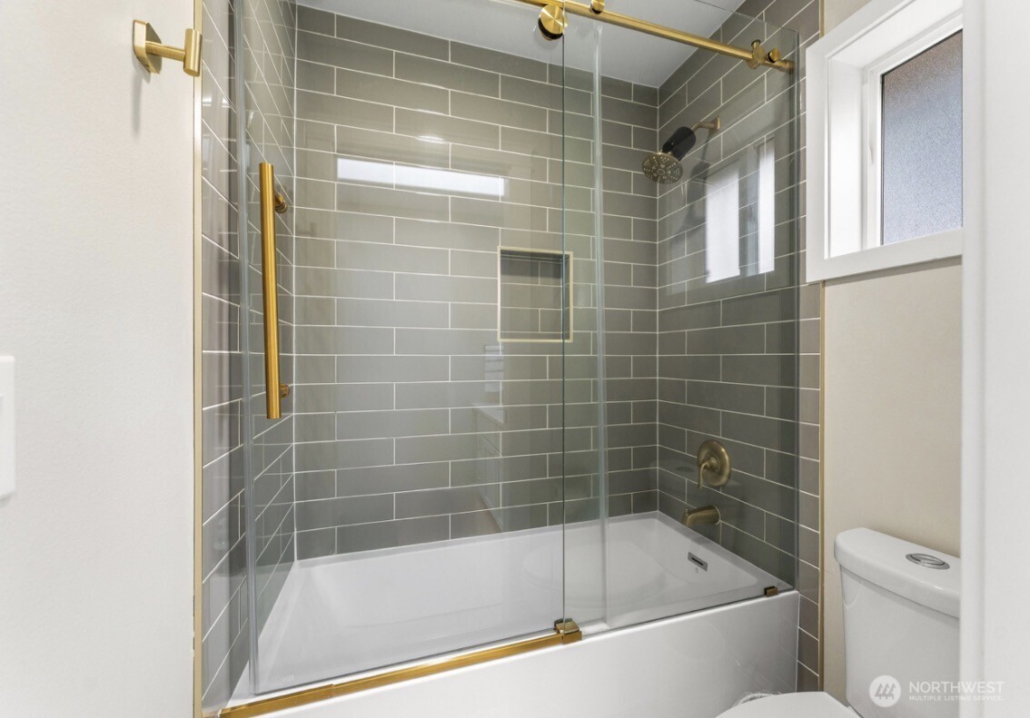 Primary bathroom ensuite