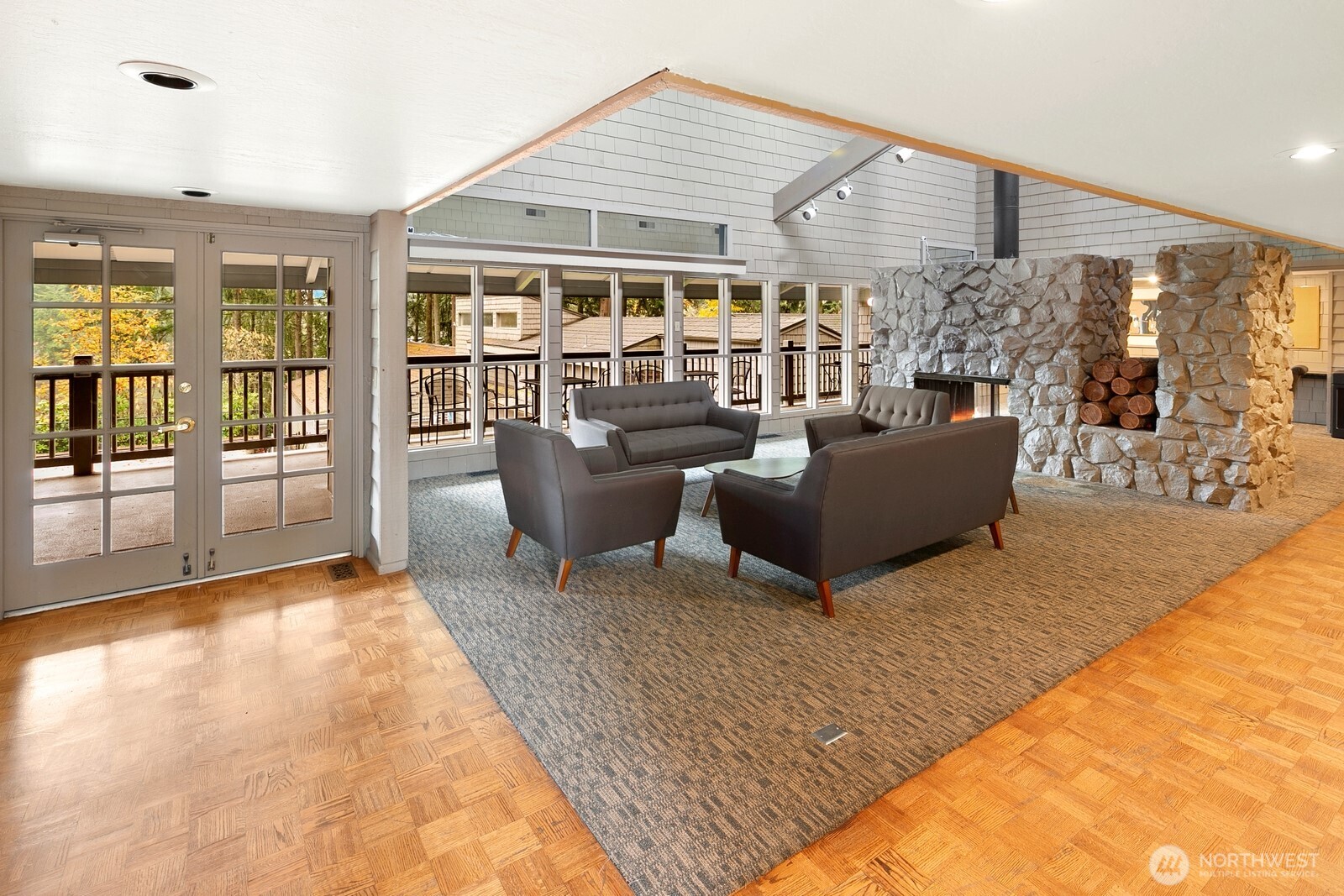 Entertain guests, hosts meetings, work remotely or meet friends at the public spaces near the cozy fireplace in the clubhouse.