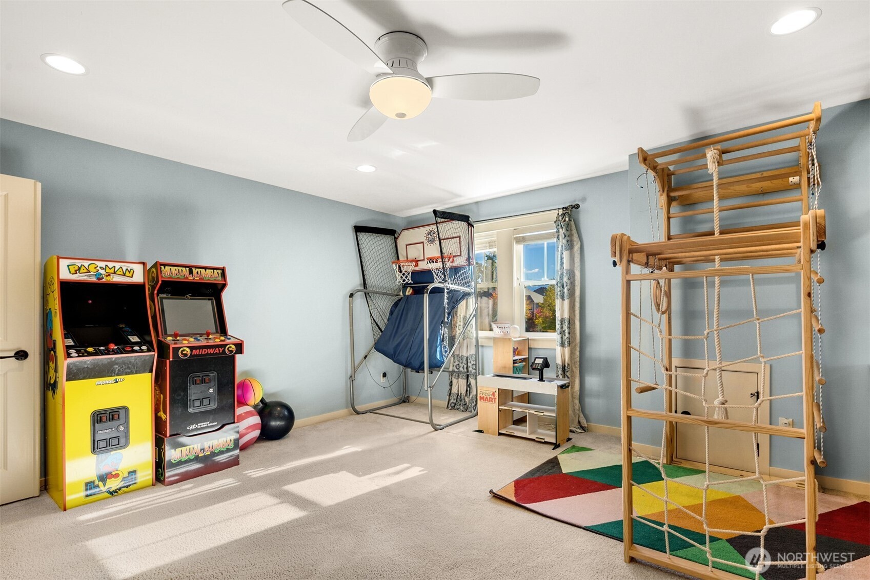 Play room/ bonus room