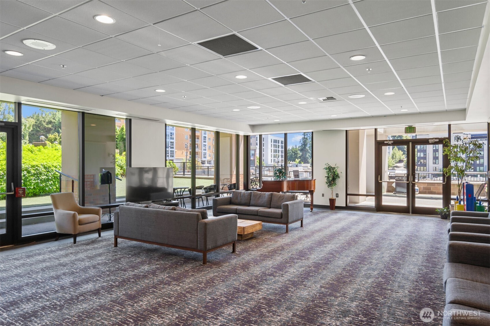 24/7 Concierge Service: Experience the peace of mind and convenience of a 24/7 concierge, ready to assist with packages, guests, and a variety of services.