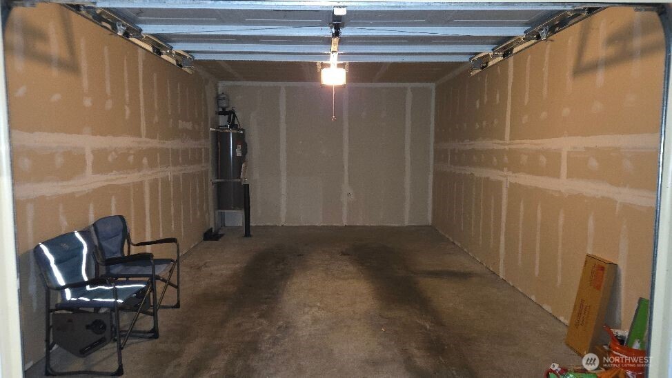 Single Car - Extra Deep 320 Sq Ft Includes the remote opener