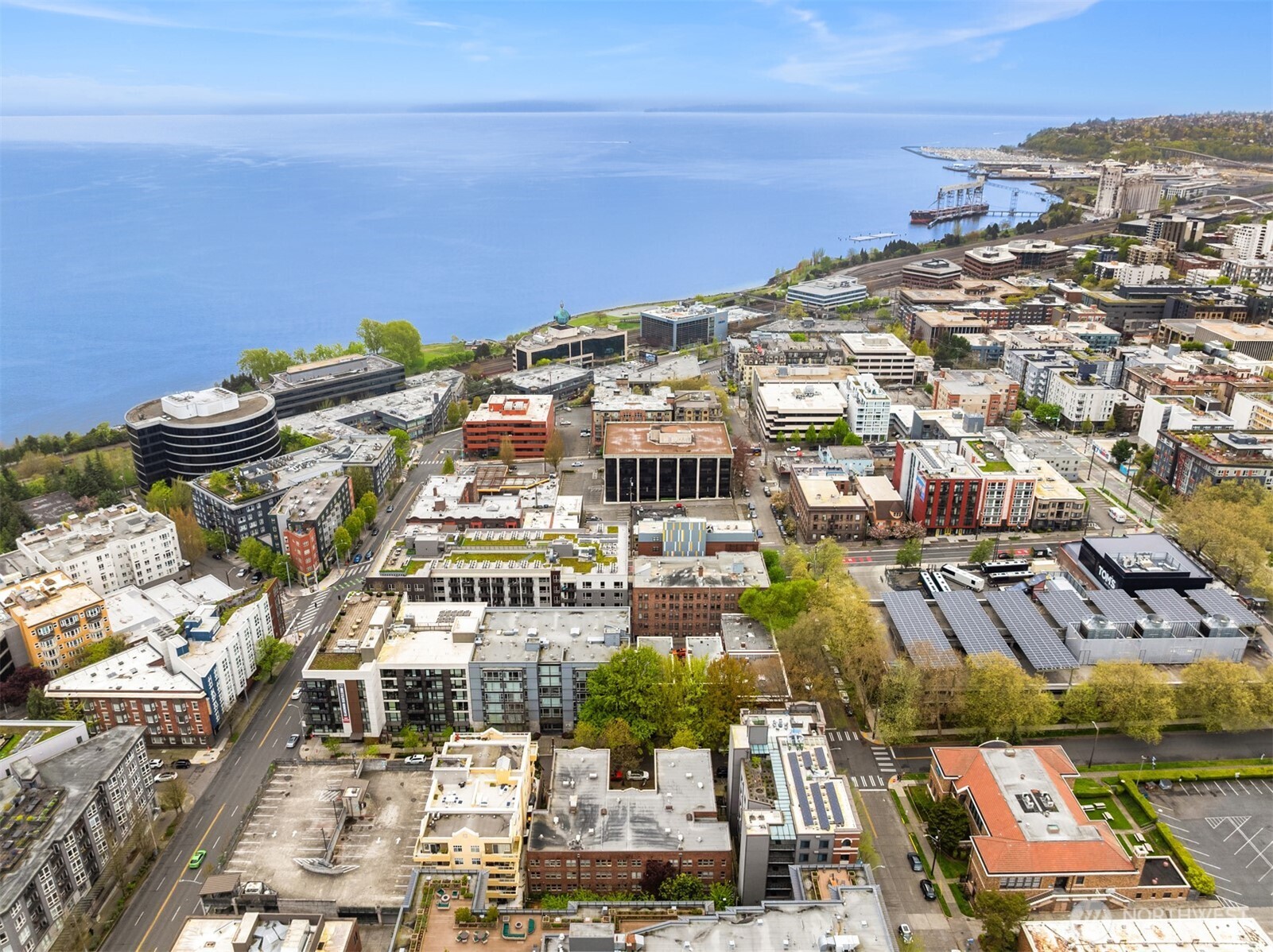 Moments to the waterfront, Sculpture Park, and more.