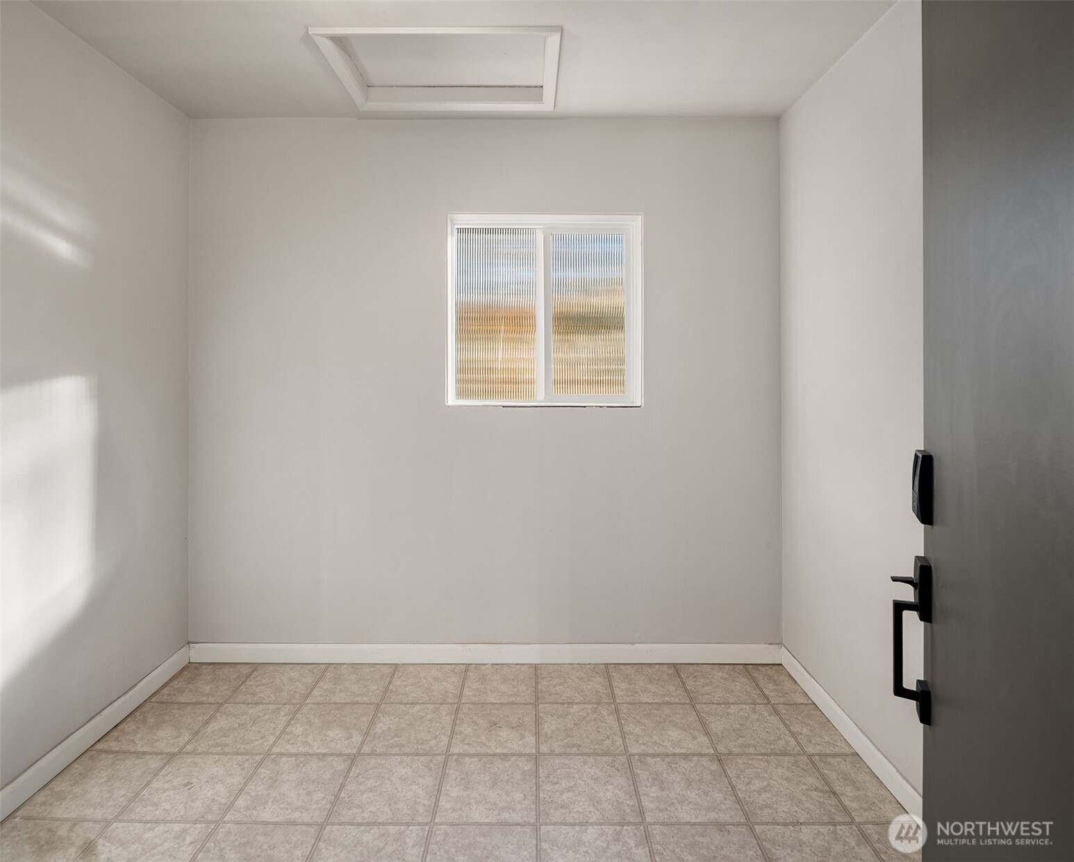 oversized storage approx 11'x9'