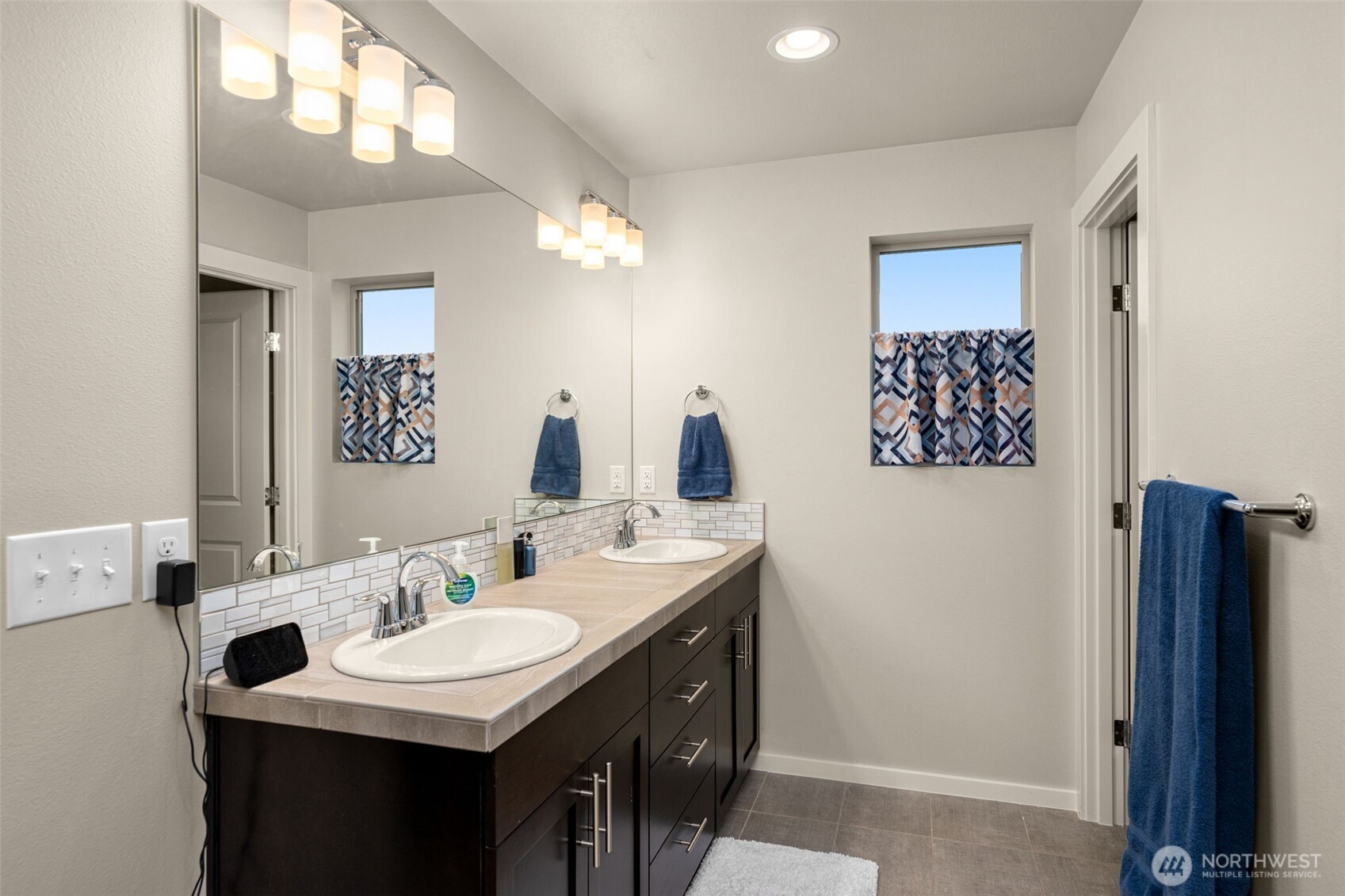 5 piece primary bath with large walk in closet