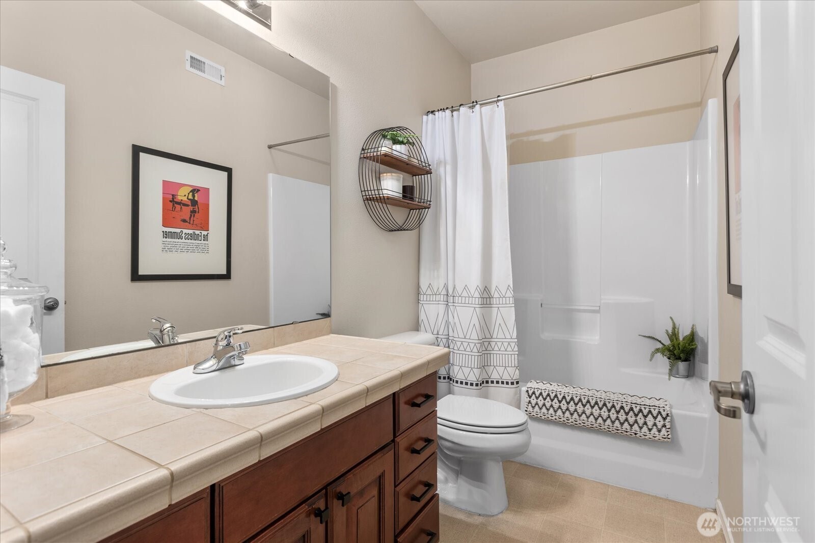 Upstairs full bathroom