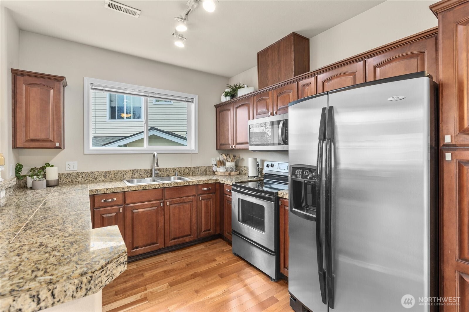 Granite counters and Stainless Steel appliances