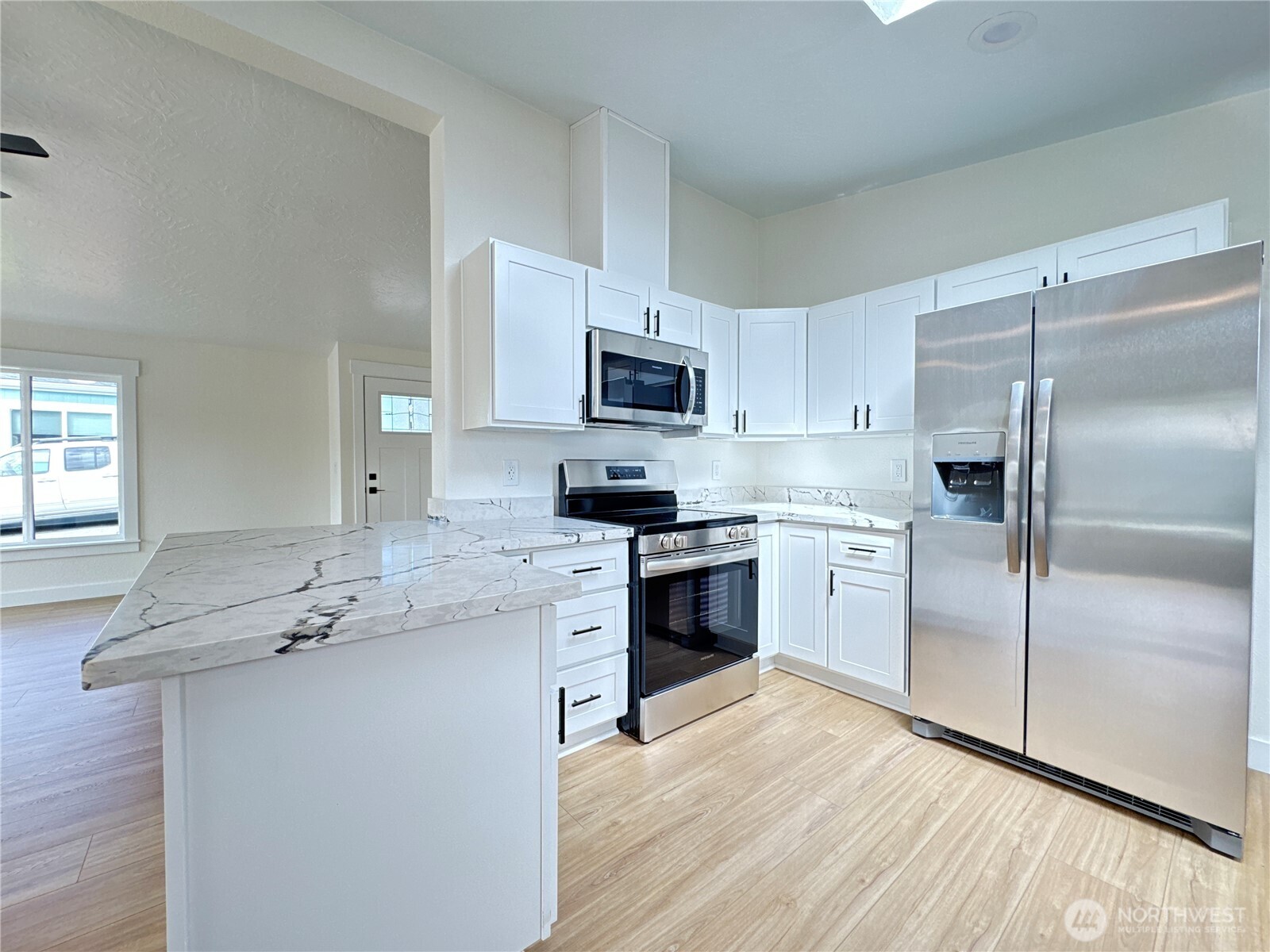 completely remodeled kitchen, with new everything!