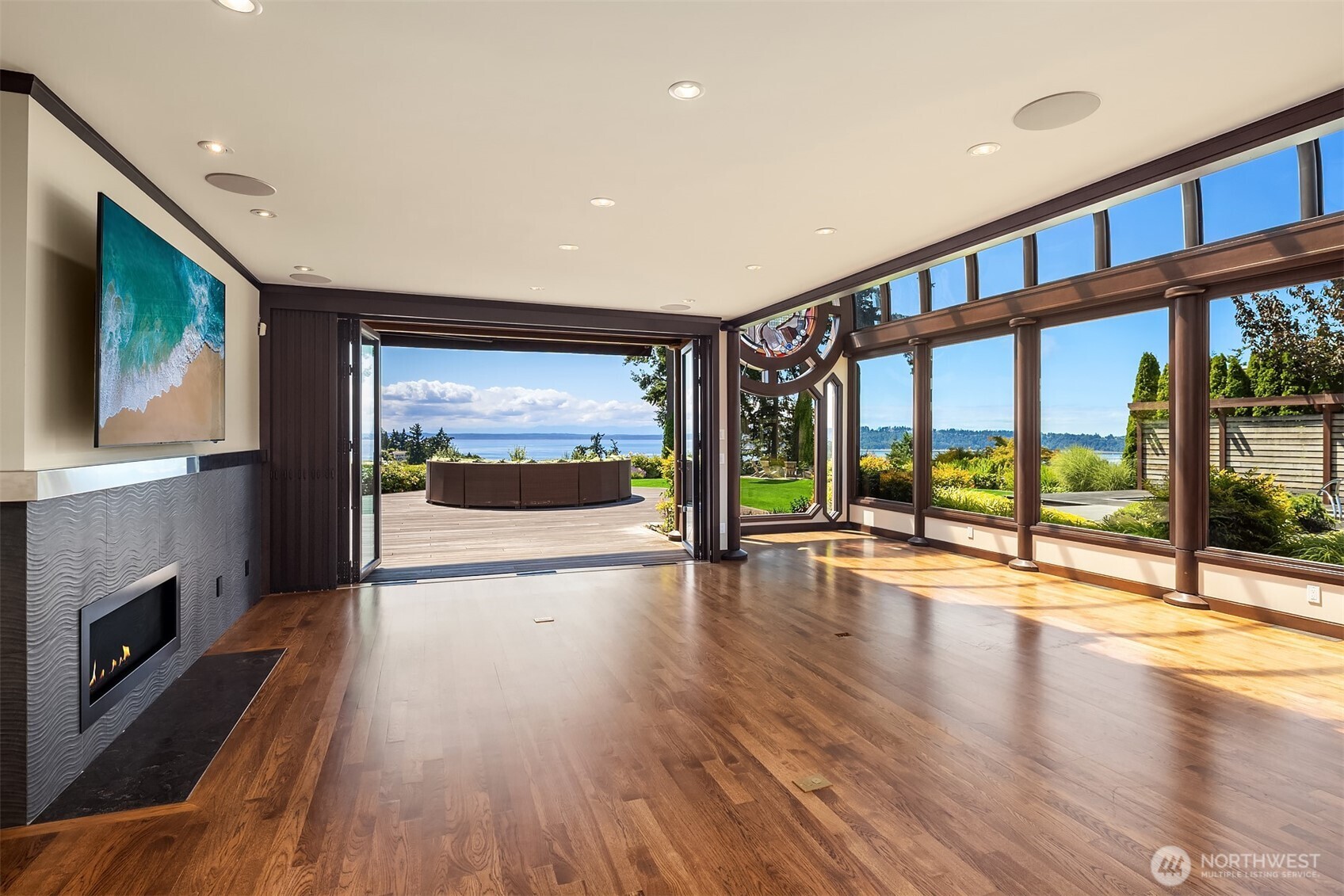 NanaWall opens for maximum views and sea air