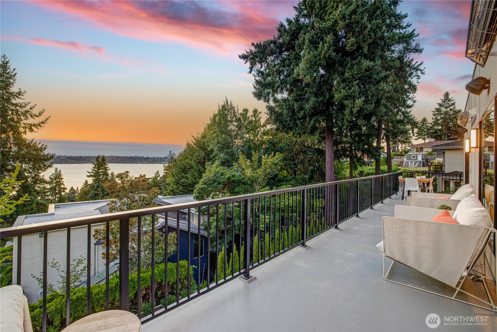 Enjoy wide open western sunsets from this spacious deck with no wires blocking the view. Outdoor heaters and a gas-BBQ stub make this the perfect year-round entertaining space.