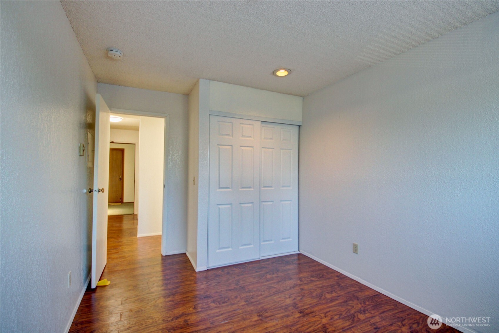 Spacious 2nd bedroom