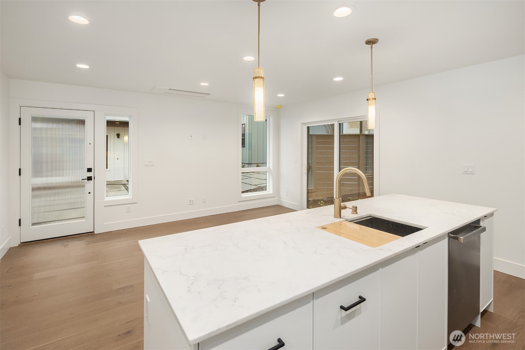 Photo of 4414 featuring similar floor plan and finishes