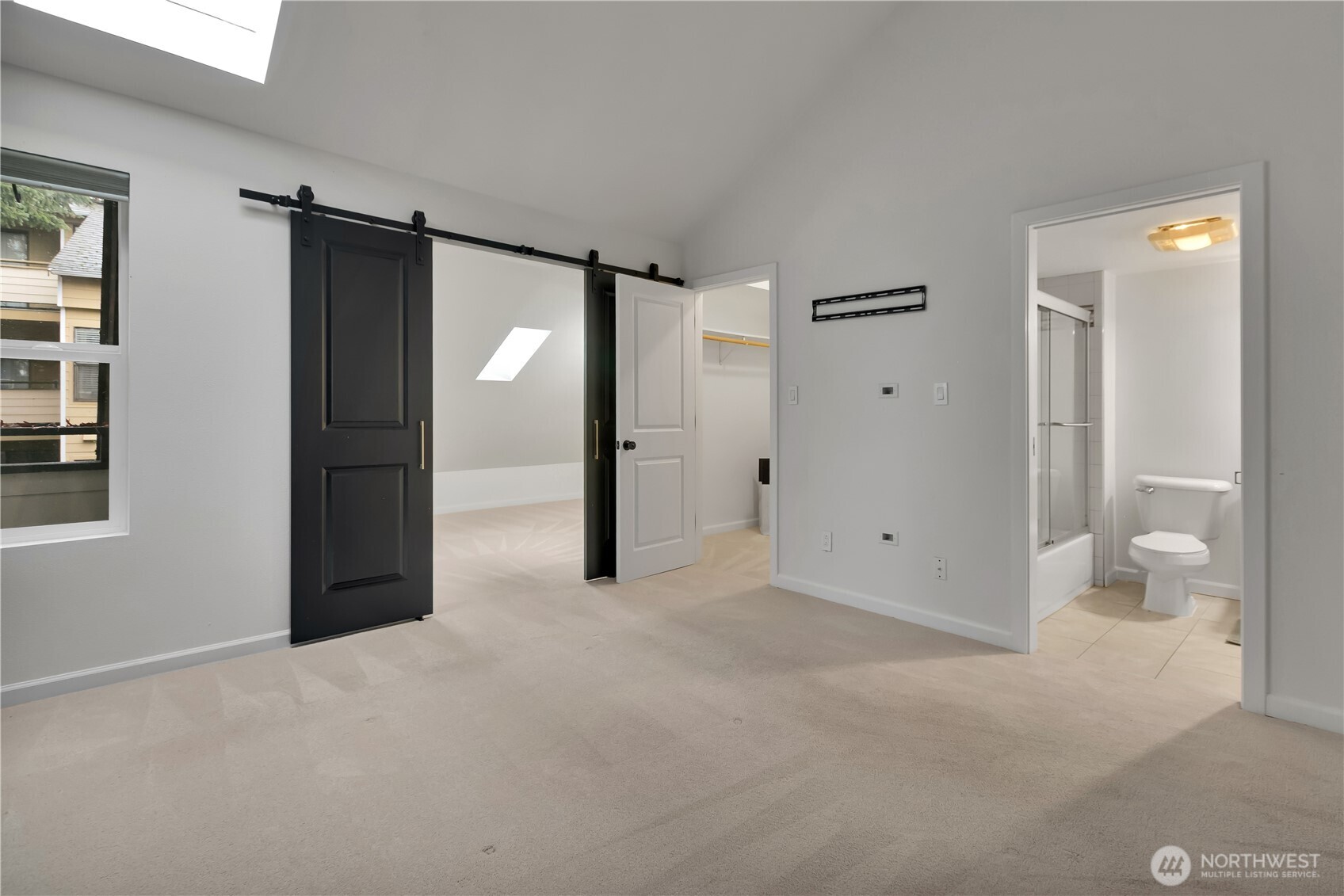 Behind those doors extra space for anything you want!