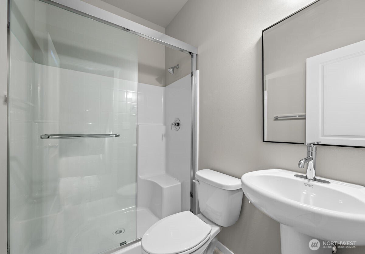 Photographs are for illustrative purposes only. Features, finishes, interior/exterior colors, landscaping and floorplan shown may vary from actual homes built.