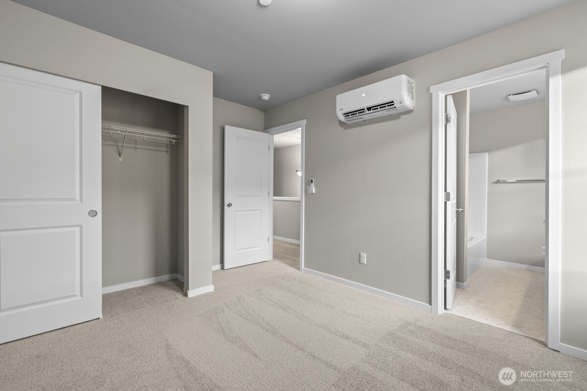 Photographs are for illustrative purposes only. Features, finishes, interior/exterior colors, landscaping and floorplan shown may vary from actual homes built.