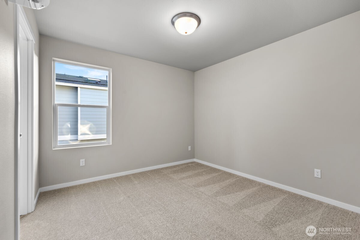 Photographs are for illustrative purposes only. Features, finishes, interior/exterior colors, landscaping and floorplan shown may vary from actual homes built.