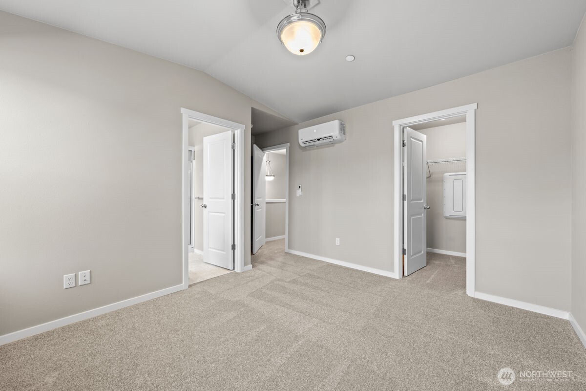 Photographs are for illustrative purposes only. Features, finishes, interior/exterior colors, landscaping and floorplan shown may vary from actual homes built.