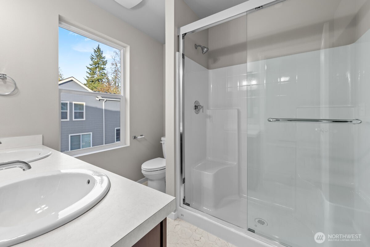 Photographs are for illustrative purposes only. Features, finishes, interior/exterior colors, landscaping and floorplan shown may vary from actual homes built.