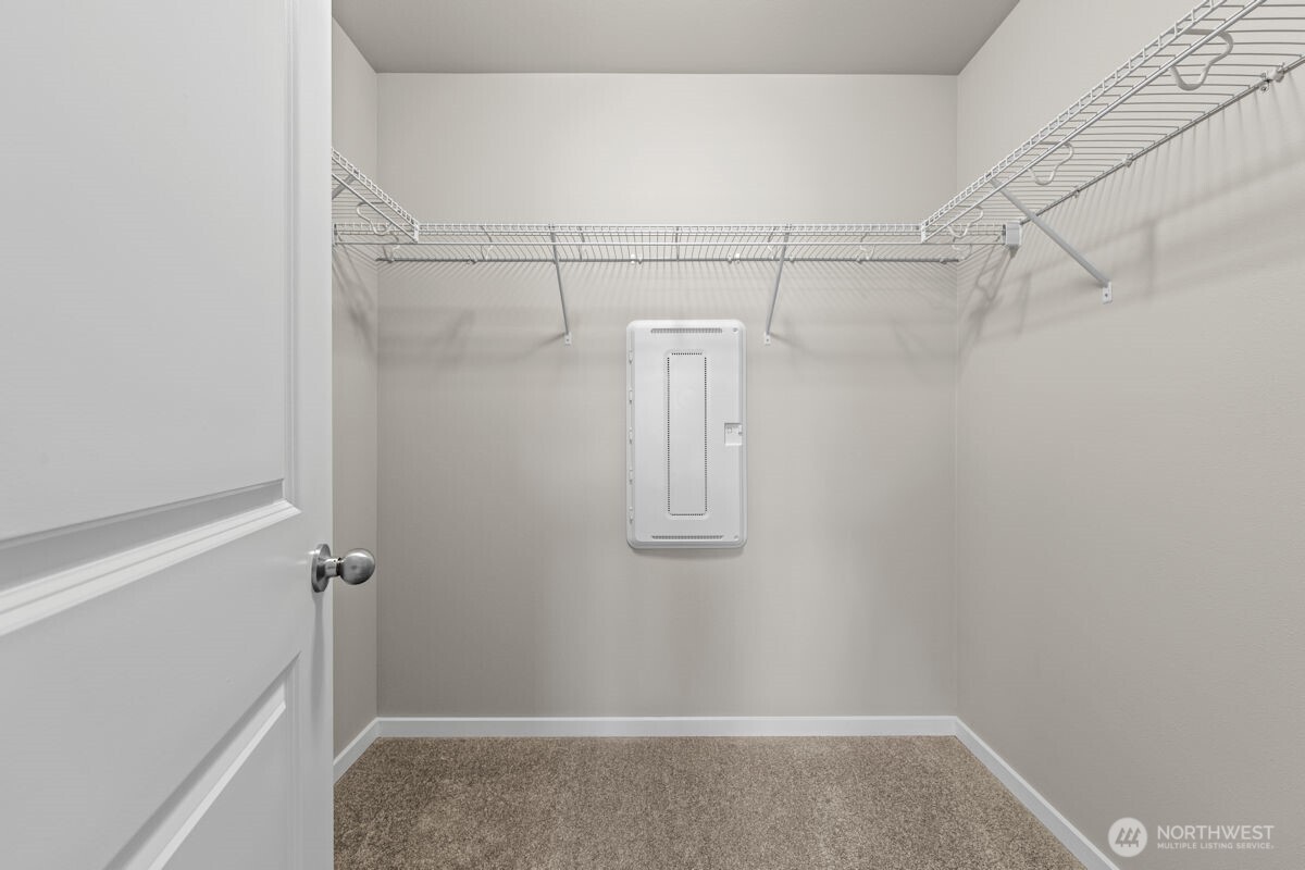 Photographs are for illustrative purposes only. Features, finishes, interior/exterior colors, landscaping and floorplan shown may vary from actual homes built.