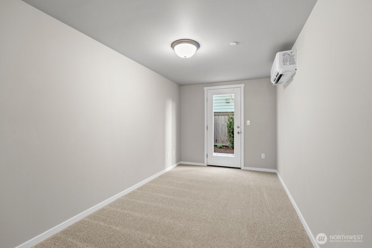 Photographs are for illustrative purposes only. Features, finishes, interior/exterior colors, landscaping and floorplan shown may vary from actual homes built.