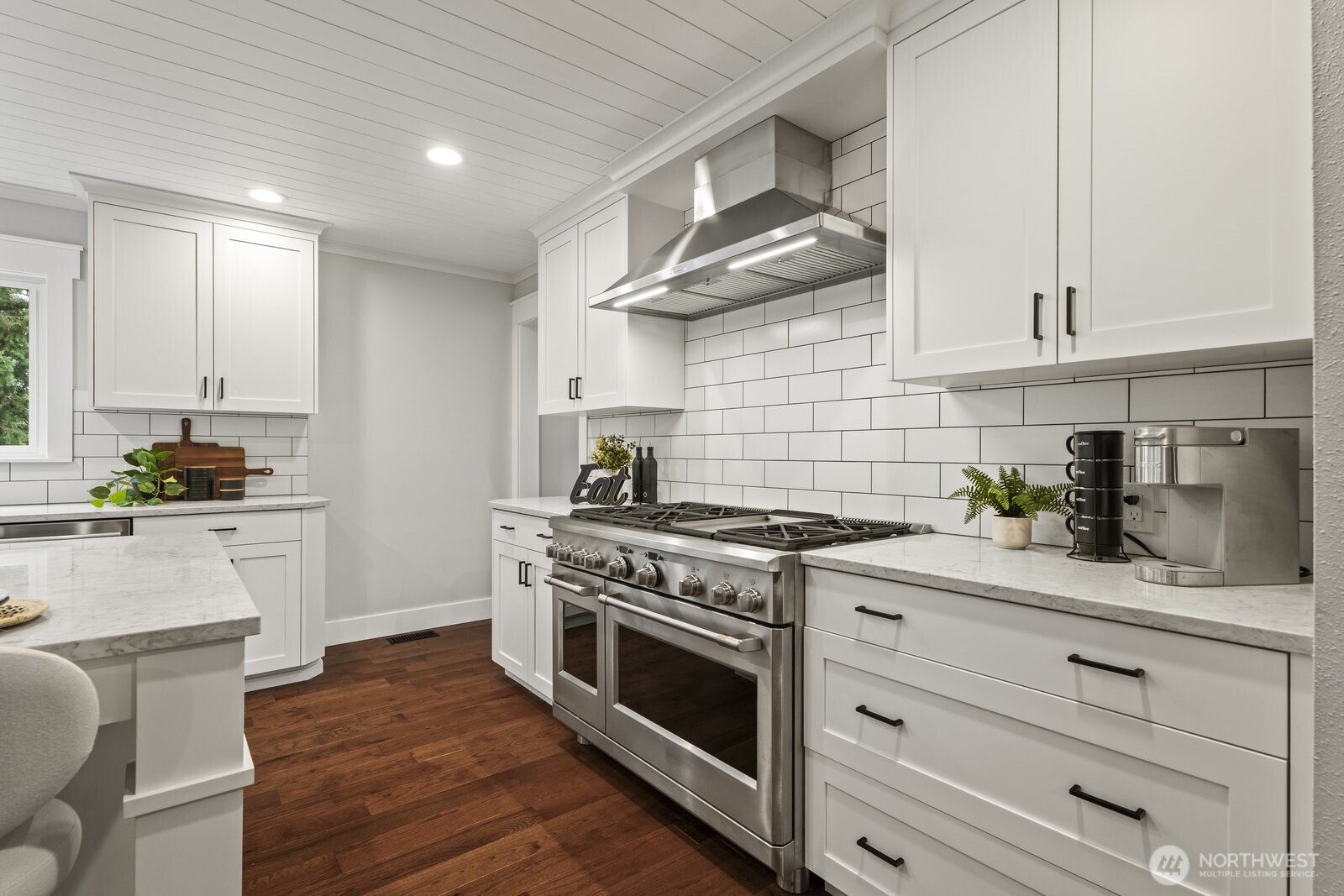 Large gas cooktop with and over sized oven