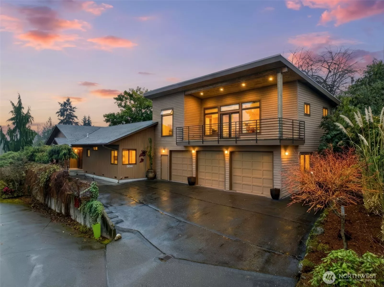 Upper level ADU over 880sf garage, private entrance