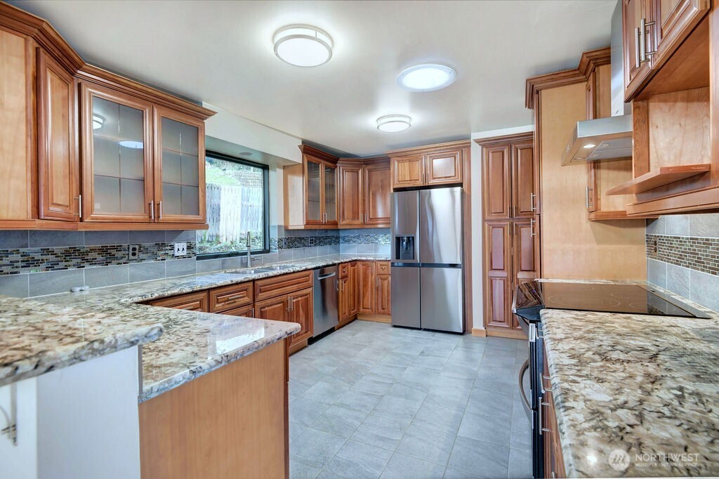 Cooktop with gas access