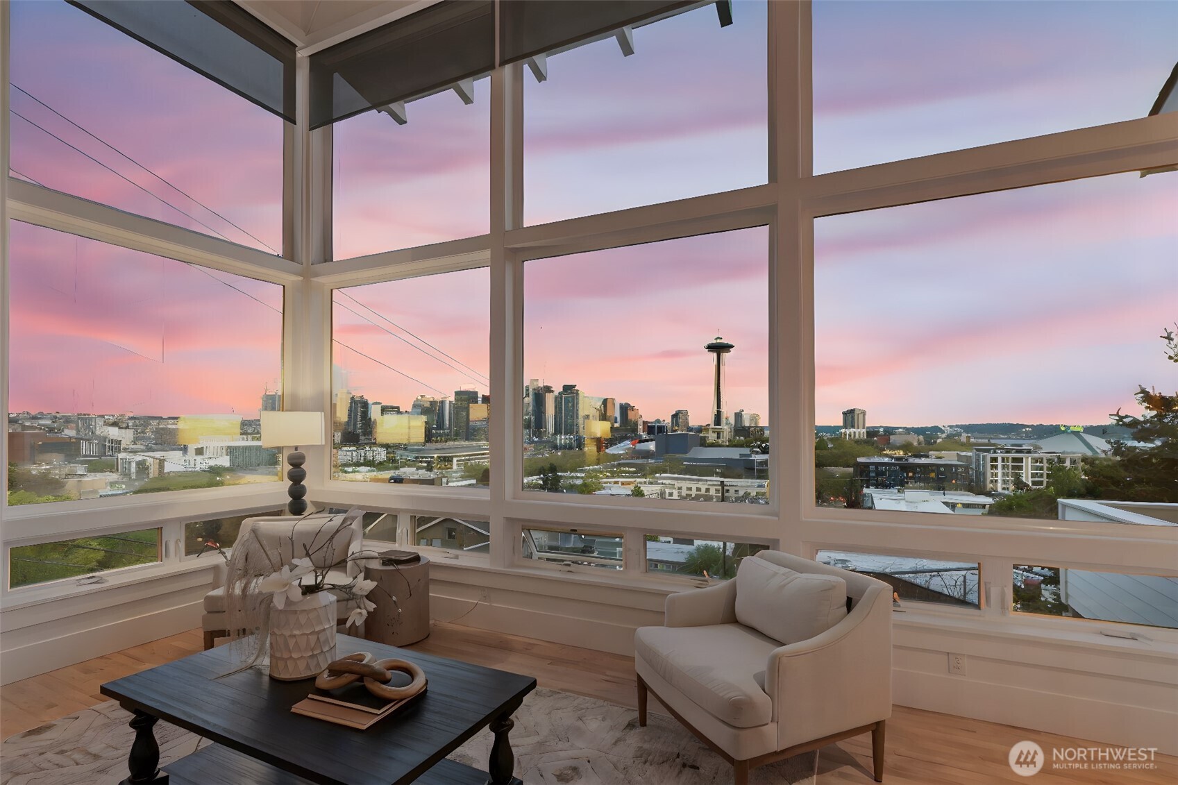 Step inside and immerse yourself in the captivating ambiance, where breathtaking city vistas unfold before your eyes, accompanied by the vibrant symphony of the bustling streets resonating below, creating an unforgettable sensory experience.