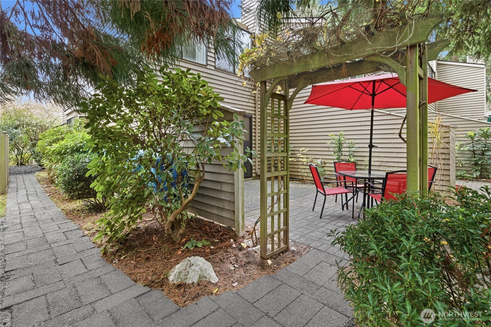 masterbed walk in closet