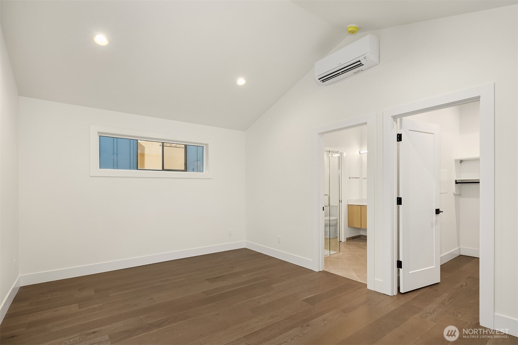 Photo of 4414 featuring similar floor plan and finishes