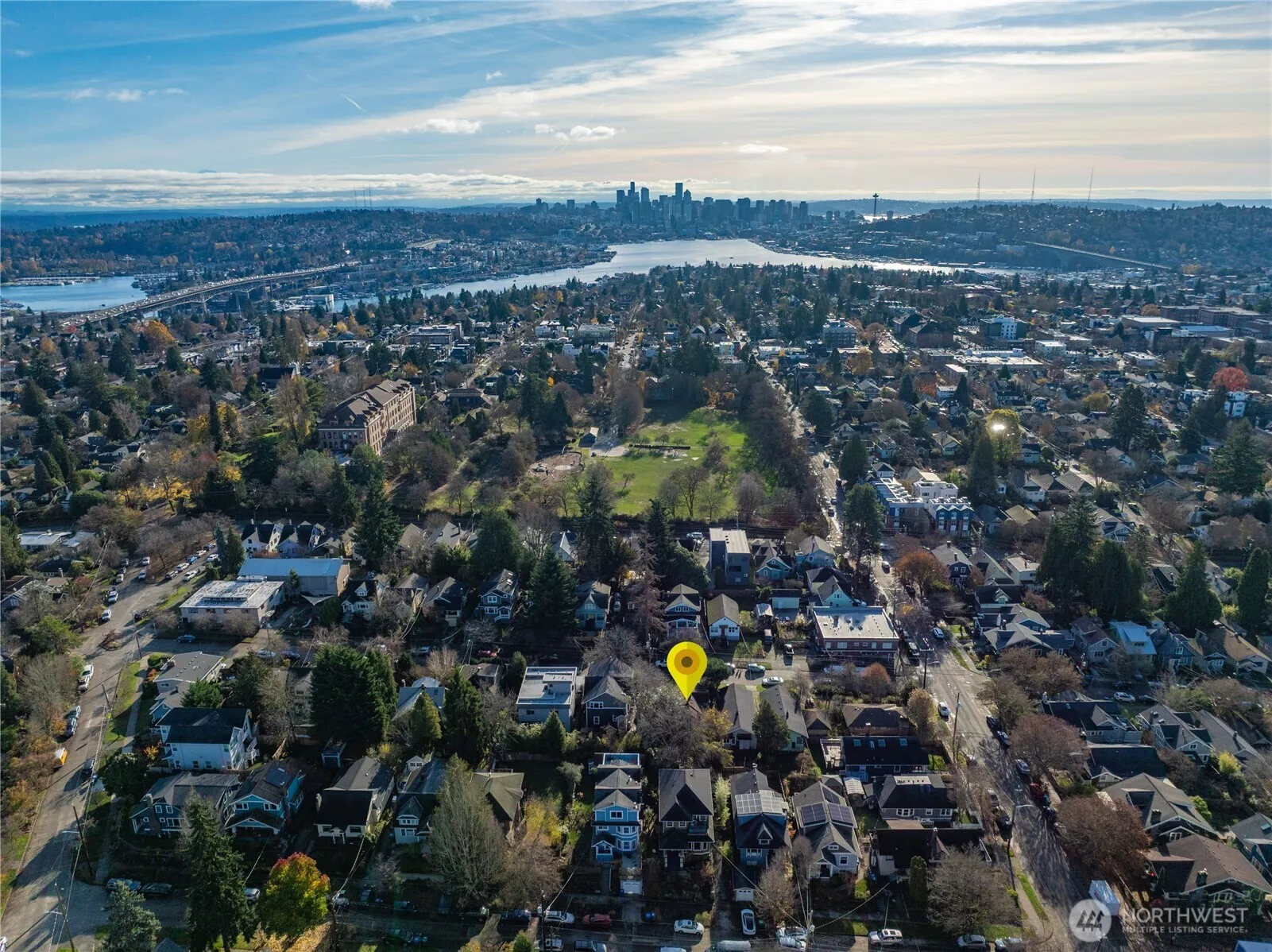 Fantastic location: Wallingford and downtown Seattle immediately south via I-5 and SR-99.