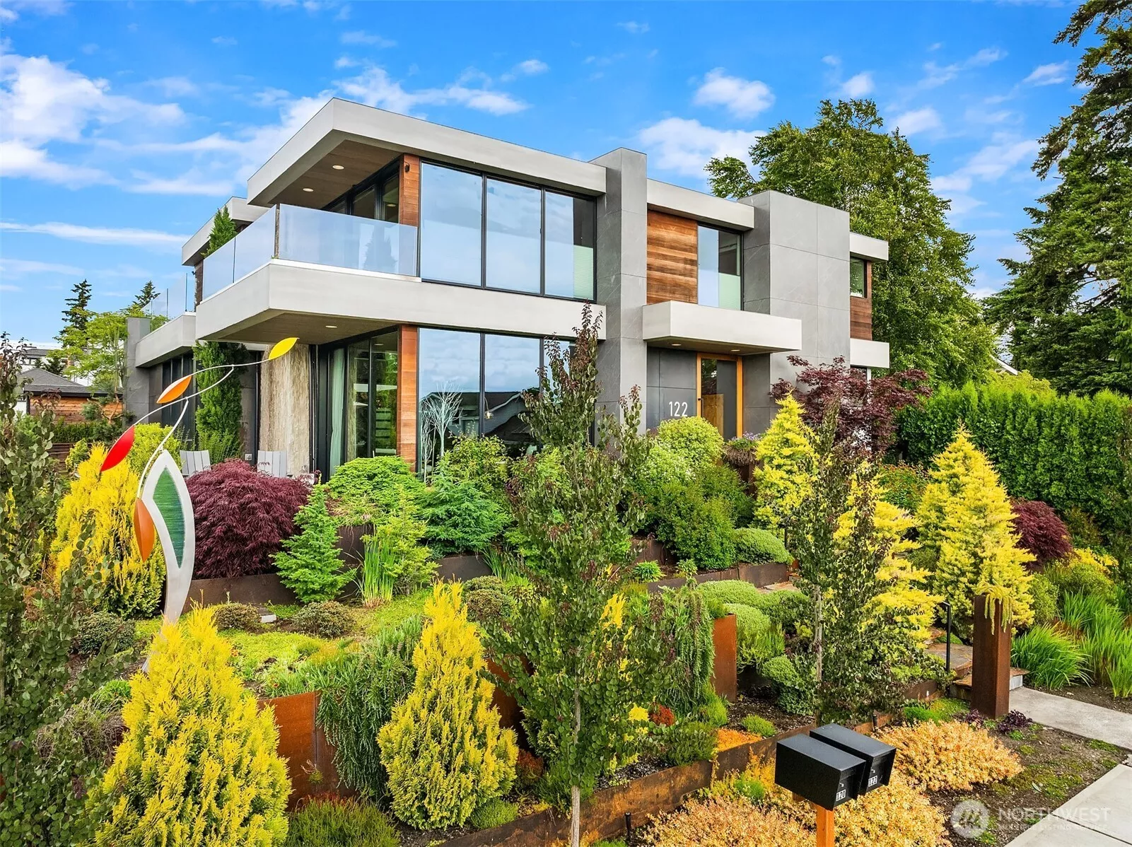 Gorgeous modern home just minutes from vibrant downtown Kirkland