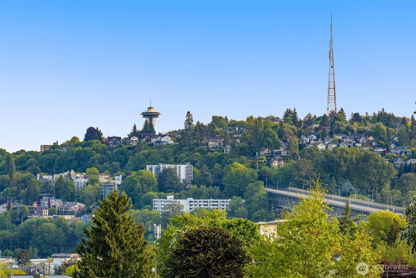 Space Needle sightline – Wake to iconic views of Seattle landmarks from your perch in Wallingford.