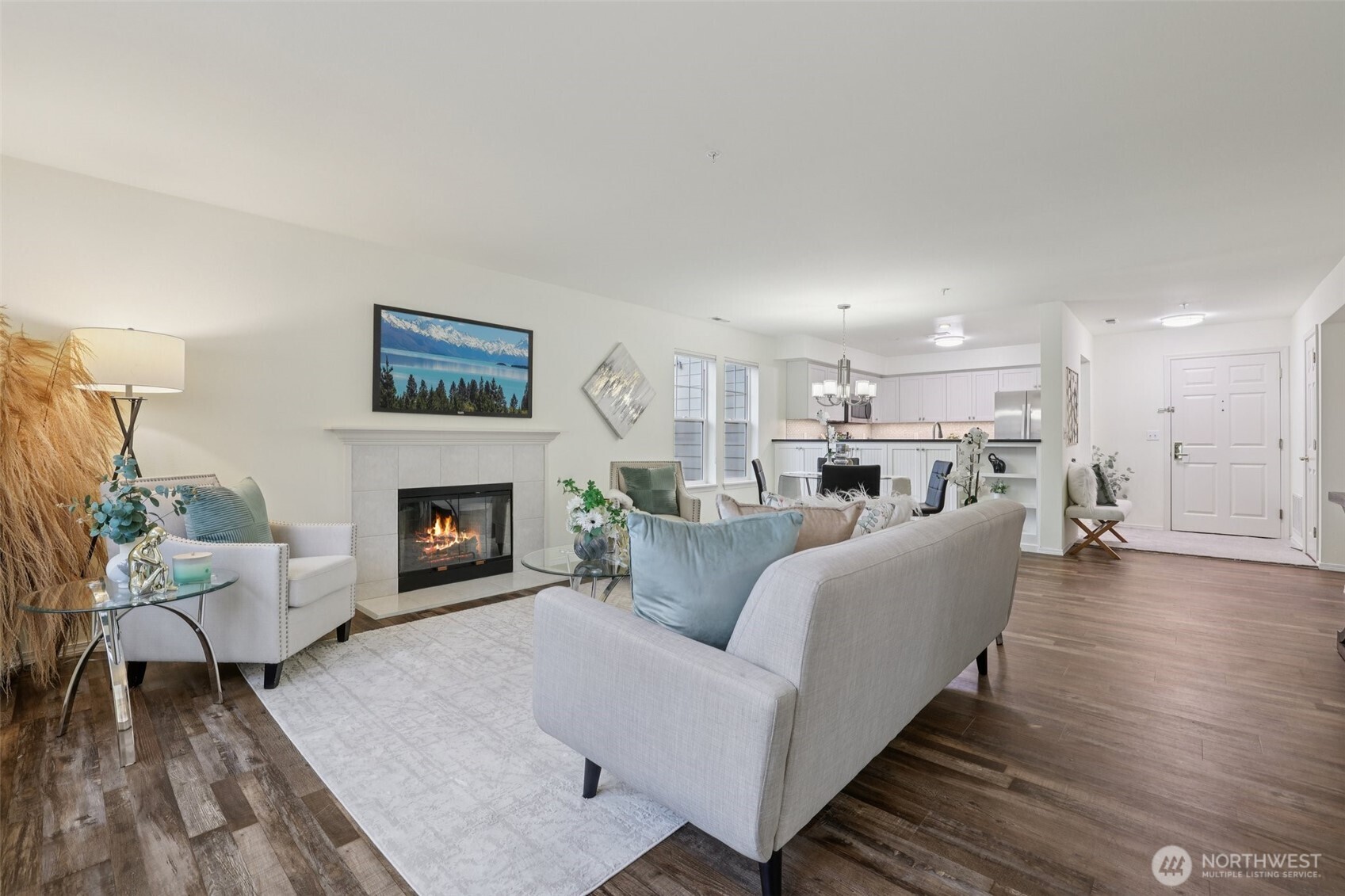 Fabulous space for large furniture or cozy sitting areas