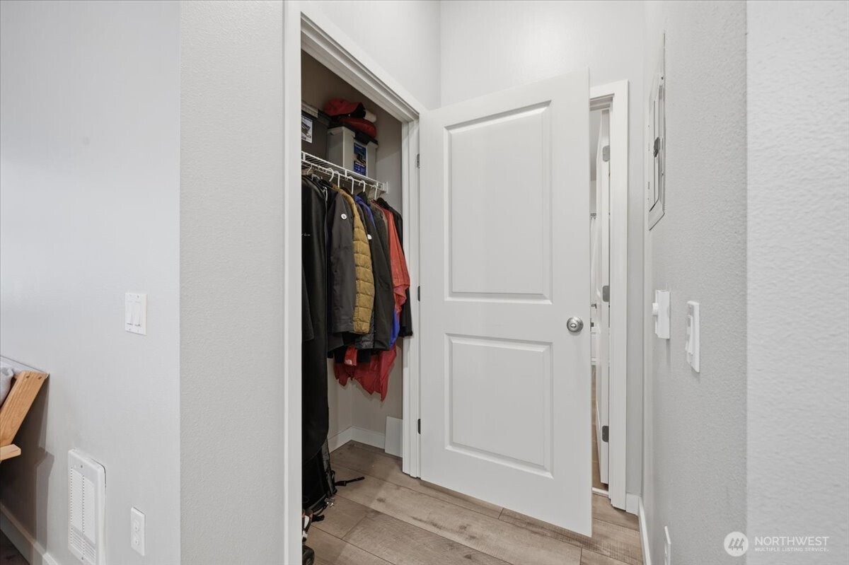 Large extra closet.