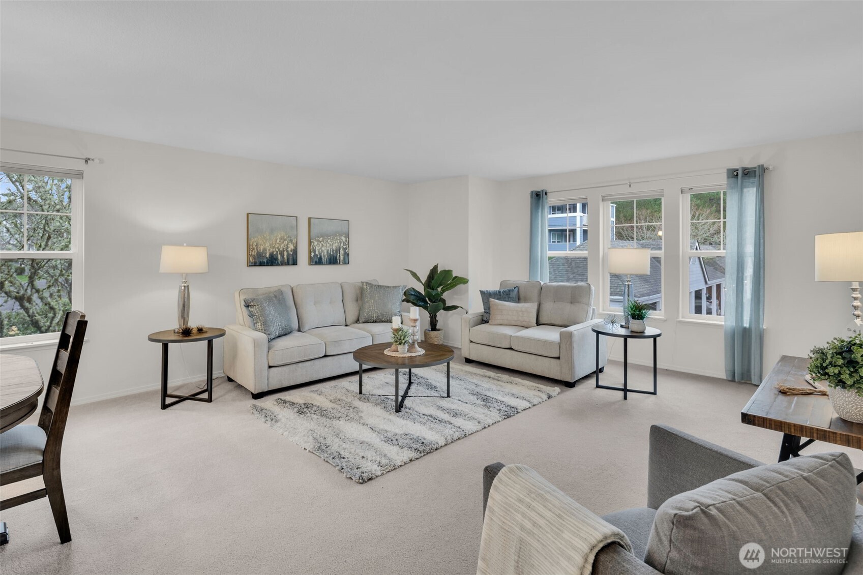 Light & bright living and dining areas