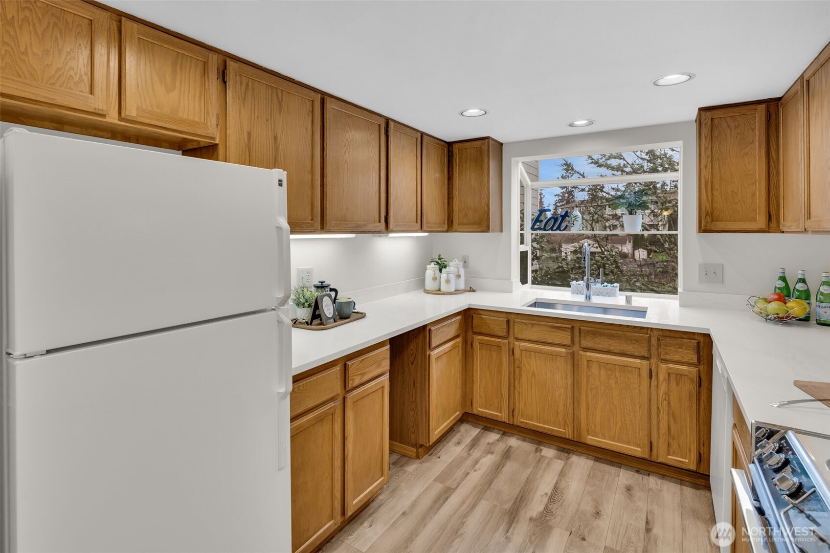 Great under-cabinet task lighting and LVP flooring