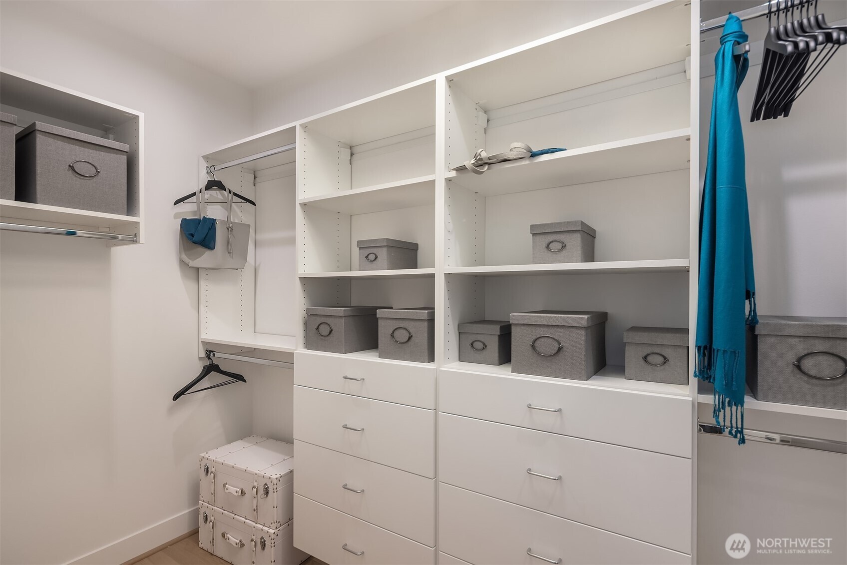 Photos of the Kinney model home for illustration purposes only & are not of the Kinney available for purchase. Home selections will vary.