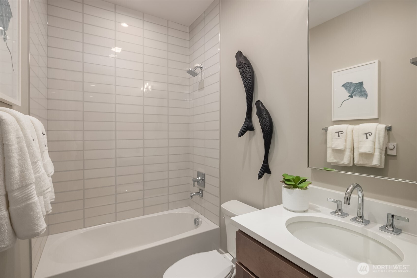 Photos of the Kinney model home for illustration purposes only & are not of the Kinney available for purchase. Home selections will vary.