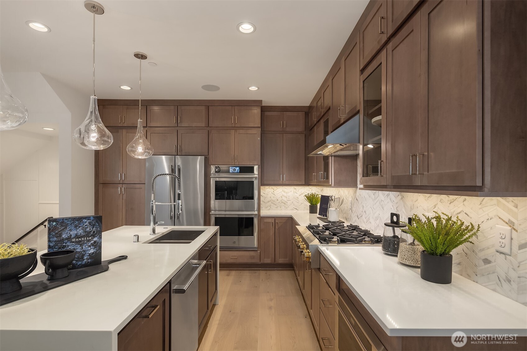 Photos of the Kinney model home for illustration purposes only & are not of the Kinney available for purchase. Home selections will vary.