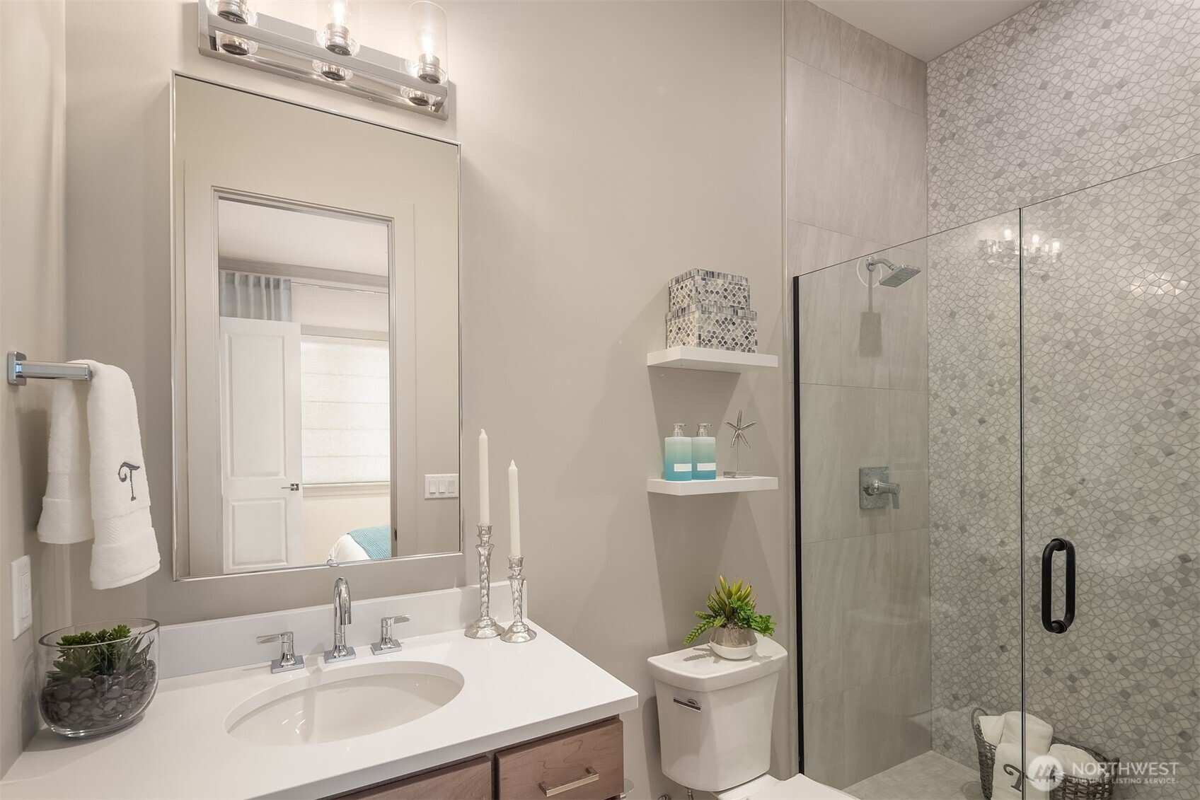 Photos of the Kinney model home for illustration purposes only & are not of the Kinney available for purchase. Home selections will vary.