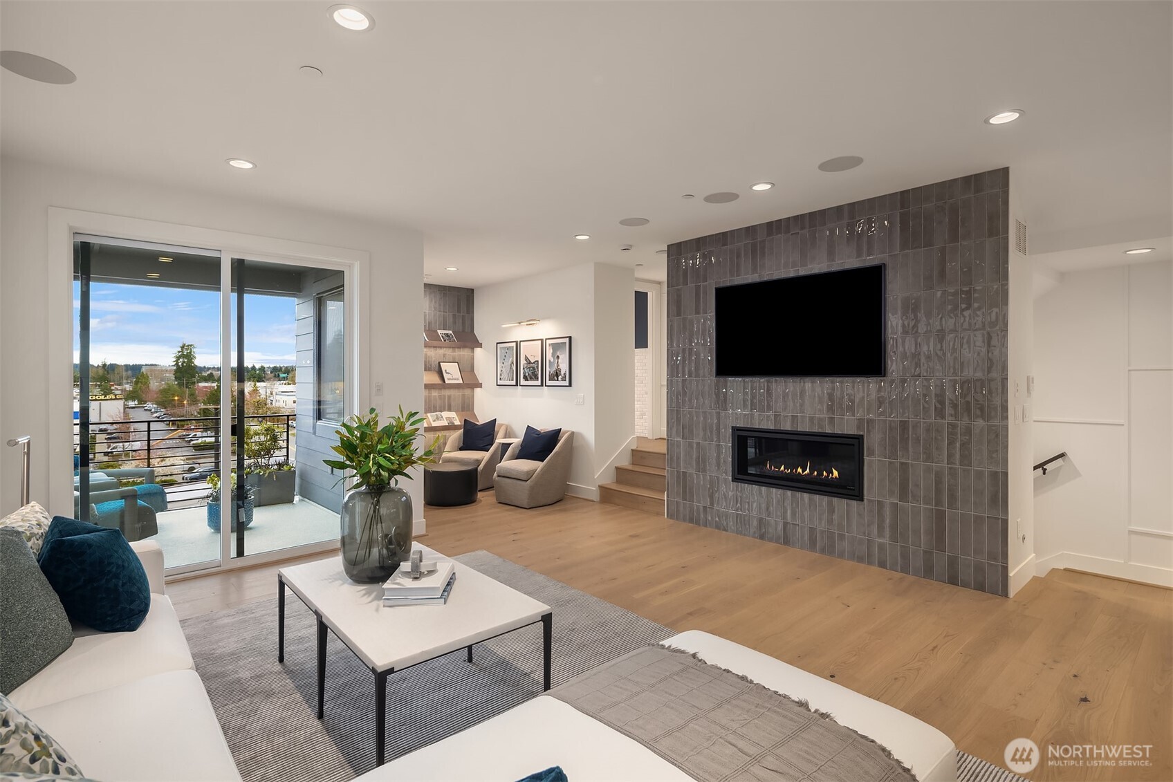 Photos of the Kinney model home for illustration purposes only & are not of the Kinney available for purchase. Home selections will vary.