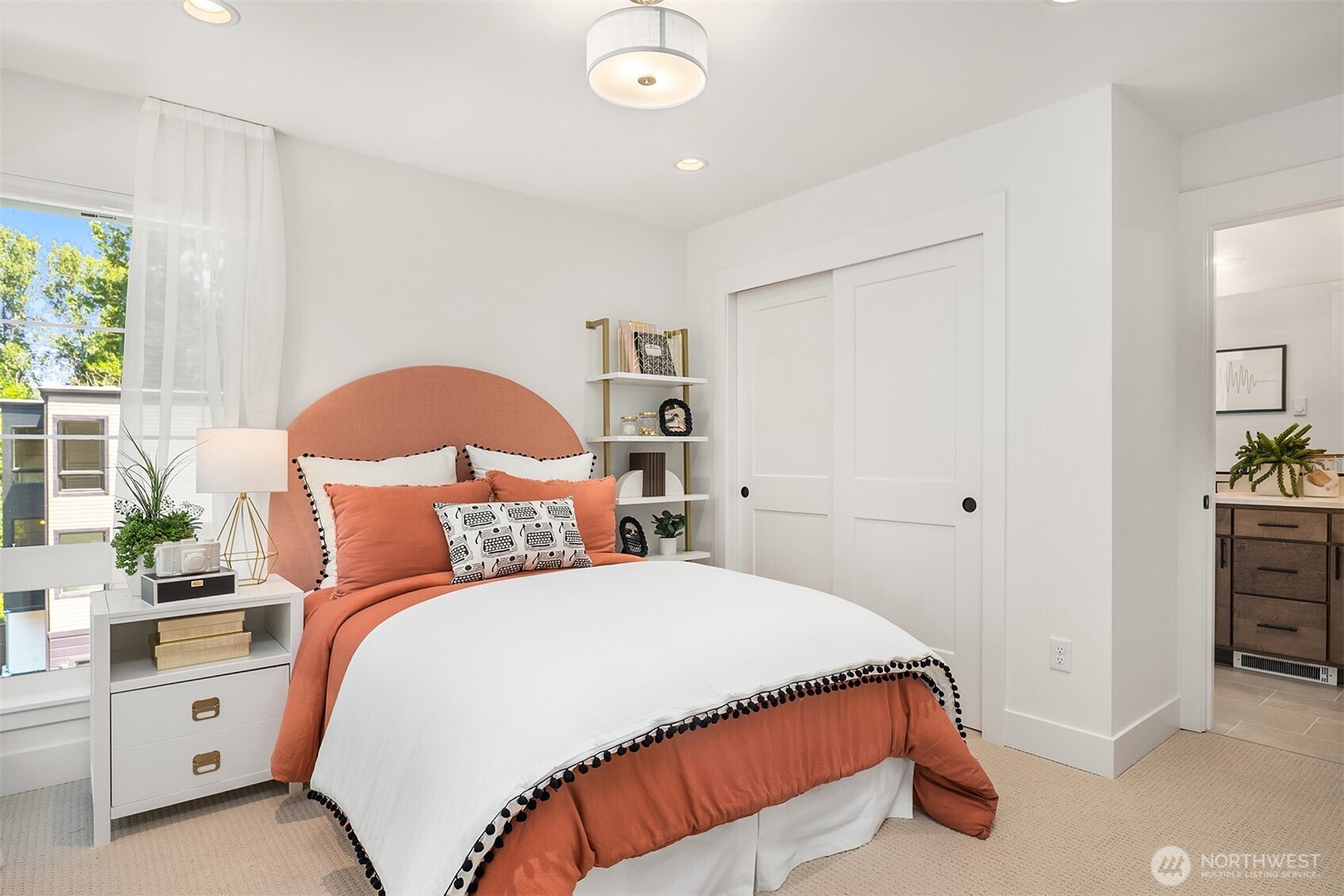 Upstairs bedroom with ensuite continental bath