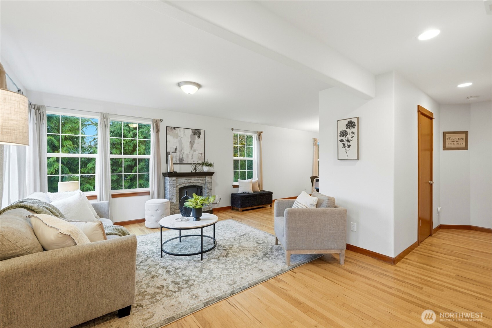 MAIN LEVEL LIVING ROOM