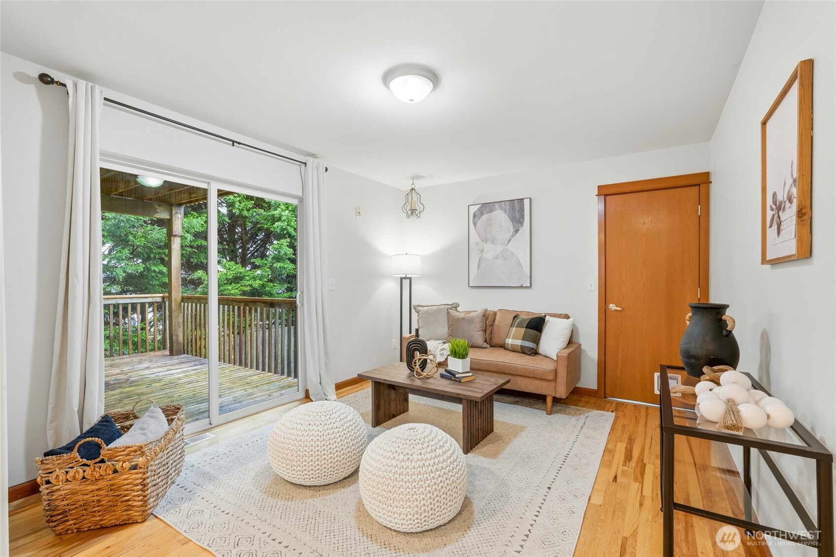 CONVERSATION/ DINNING/ BREAKFAST ROOM