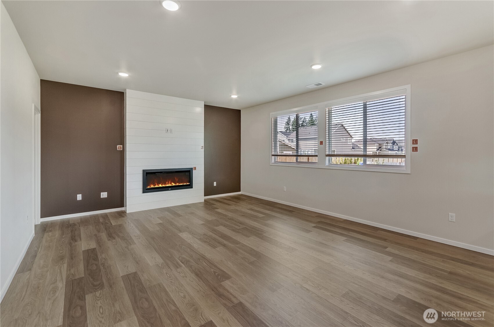 Photos are sample photos of a previously built Elbe plan in the community.