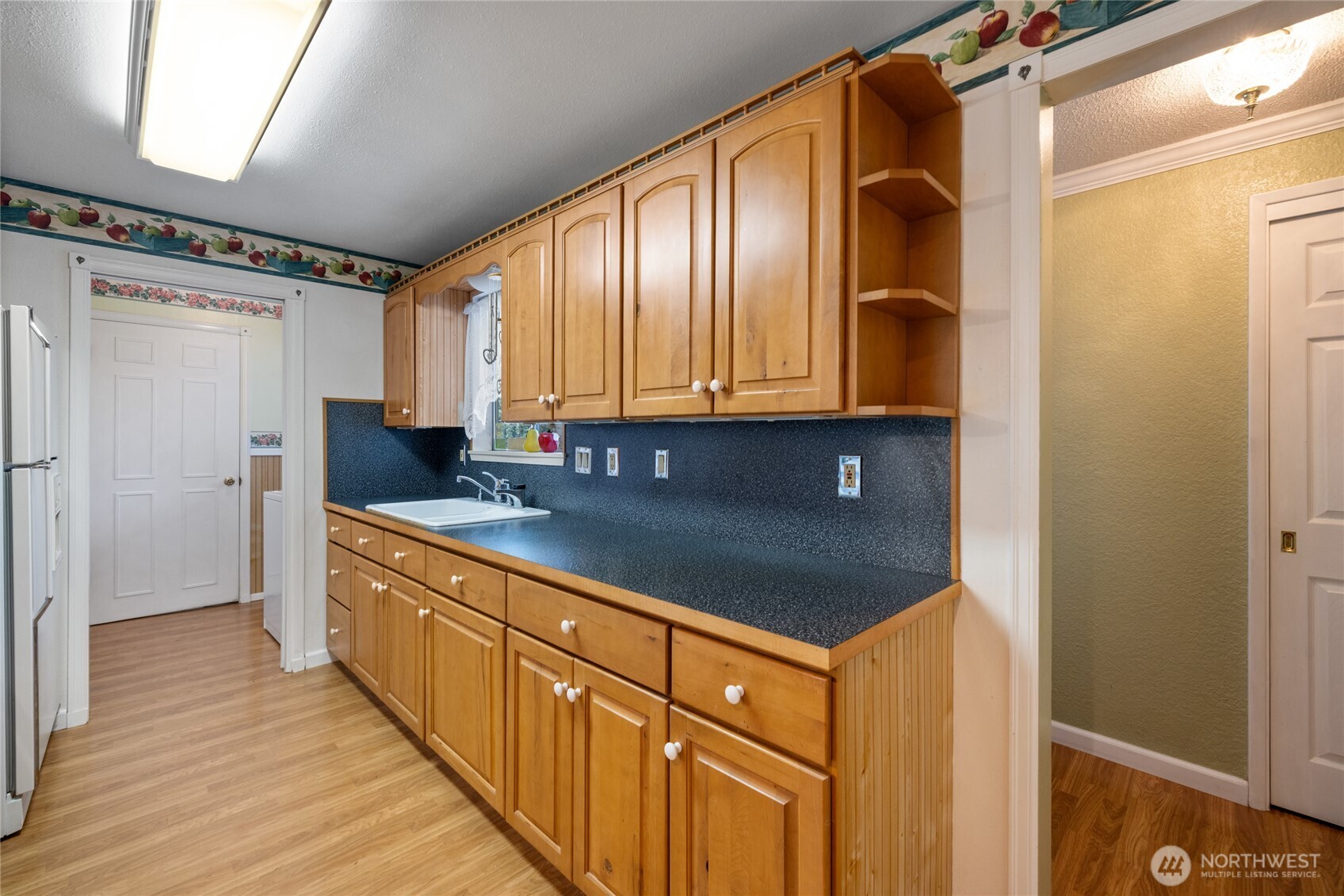 Well lite kitchen boast of Solid wood cabinets with many custom extras, pull out spice rack, built in Knife drawer.